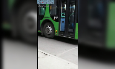 各種地方摸完女生翹臀或黑絲長腿就跑 各種尖叫聲 有的露臉 有的抄底 腎上腺素拉滿 太刺激 (9)