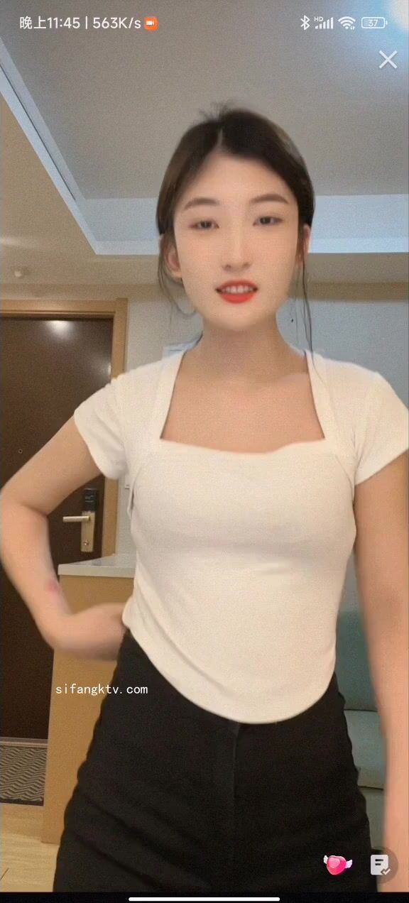 最新《瘋狂抖音》外篇之《抖音擦邊3》顏值主播直播各顯神通 閃現 走光露點 刷邊PK (227)