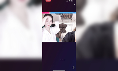 最新《瘋狂抖音》外篇之《抖音擦邊3》顏值主播直播各顯神通 閃現 走光露點 刷邊PK (109)