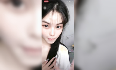 最新《瘋狂抖音》外篇之《抖音擦邊3》顏值主播直播各顯神通 閃現 走光露點 刷邊PK (188)