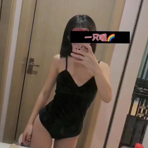 抖音80W粉絲推特網紅超萌蘿莉反差婊一隻喔私拍視圖大量流出人前露出3P喝尿野戰騷中極品 (73)