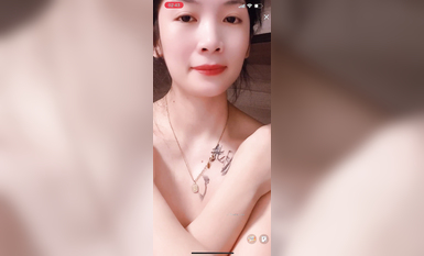 最新《瘋狂抖音》外篇之《抖音擦邊3》顏值主播直播各顯神通 閃現 走光露點 刷邊PK (40)