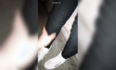 各種地方摸完女生翹臀或黑絲長腿就跑 各種尖叫聲 有的露臉 有的抄底 腎上腺素拉滿 太刺激 (23)