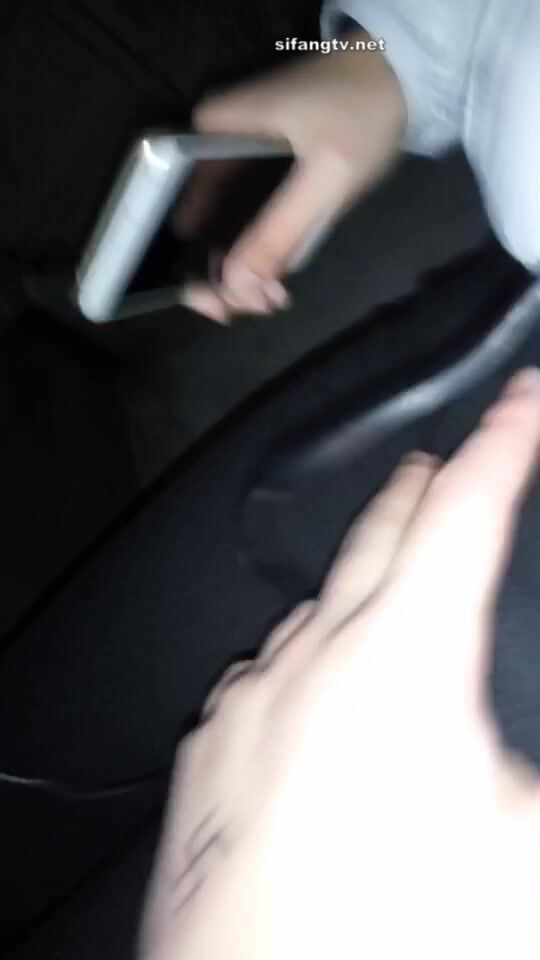 各種地方摸完女生翹臀或黑絲長腿就跑 各種尖叫聲 有的露臉 有的抄底 腎上腺素拉滿 太刺激 (23)