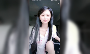 最新《瘋狂抖音》外篇之《抖音擦邊3》顏值主播直播各顯神通 閃現 走光露點 刷邊PK (195)