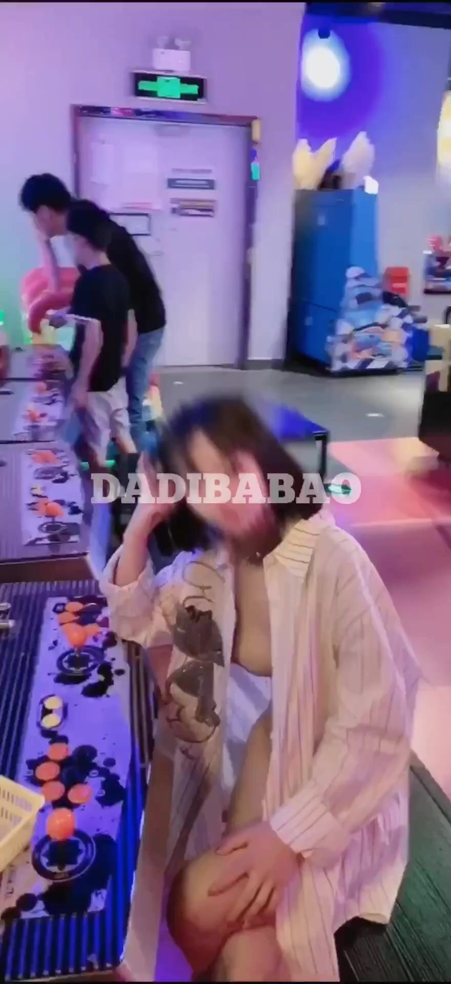 抖音80W粉絲推特網紅超萌蘿莉反差婊一隻喔私拍視圖大量流出人前露出3P喝尿野戰騷中極品 (134)