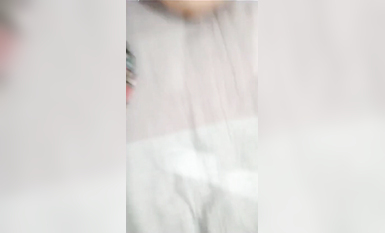 海角社區母子亂倫大神和媽媽在出租房的故事  老媽的性福時刻要在老爸搞過老媽的床上搞她