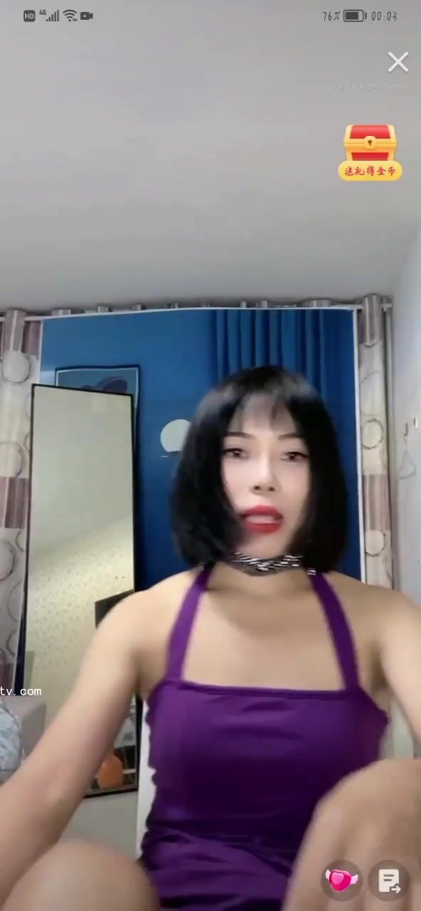 最新《瘋狂抖音》外篇之《抖音擦邊3》顏值主播直播各顯神通 閃現 走光露點 刷邊PK (94)