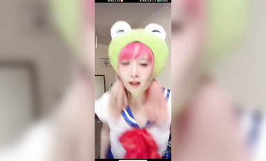 最新《瘋狂抖音》外篇之《抖音擦邊3》顏值主播直播各顯神通 閃現 走光露點 刷邊PK (163)