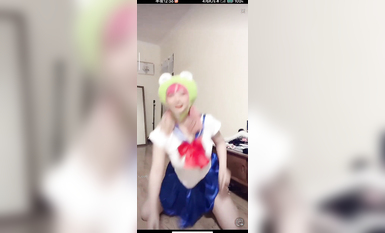 最新《瘋狂抖音》外篇之《抖音擦邊3》顏值主播直播各顯神通 閃現 走光露點 刷邊PK (163)