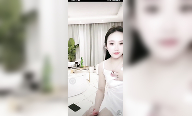 最新《瘋狂抖音》外篇之《抖音擦邊3》顏值主播直播各顯神通 閃現 走光露點 刷邊PK (225)