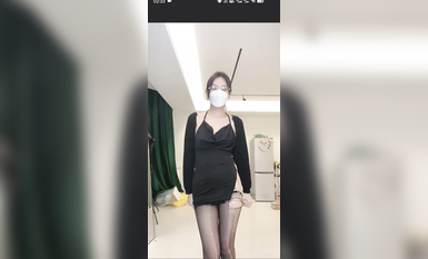 最新《瘋狂抖音》外篇之《抖音擦邊3》顏值主播直播各顯神通 閃現 走光露點 刷邊PK (7)