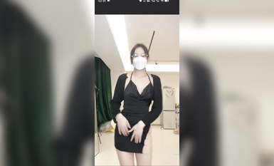 最新《瘋狂抖音》外篇之《抖音擦邊3》顏值主播直播各顯神通 閃現 走光露點 刷邊PK (7)