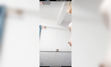 最新《瘋狂抖音》外篇之《抖音擦邊3》顏值主播直播各顯神通 閃現 走光露點 刷邊PK (175)