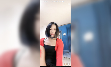 最新《瘋狂抖音》外篇之《抖音擦邊3》顏值主播直播各顯神通 閃現 走光露點 刷邊PK (81)