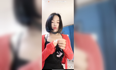 最新《瘋狂抖音》外篇之《抖音擦邊3》顏值主播直播各顯神通 閃現 走光露點 刷邊PK (81)