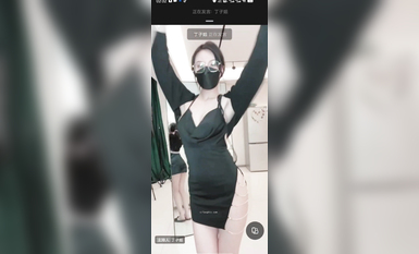 最新《瘋狂抖音》外篇之《抖音擦邊3》顏值主播直播各顯神通 閃現 走光露點 刷邊PK (8)