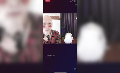 最新《瘋狂抖音》外篇之《抖音擦邊3》顏值主播直播各顯神通 閃現 走光露點 刷邊PK (115)