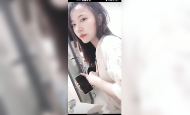 最新《瘋狂抖音》外篇之《抖音擦邊3》顏值主播直播各顯神通 閃現 走光露點 刷邊PK (71)