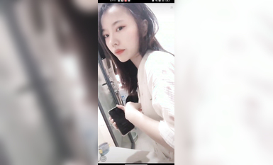 最新《瘋狂抖音》外篇之《抖音擦邊3》顏值主播直播各顯神通 閃現 走光露點 刷邊PK (71)