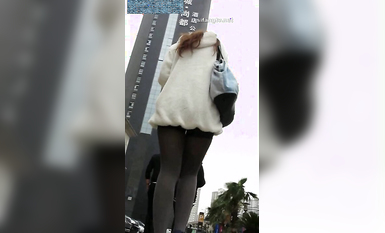 各種地方摸完女生翹臀或黑絲長腿就跑 各種尖叫聲 有的露臉 有的抄底 腎上腺素拉滿 太刺激 (13)