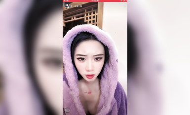 最新《瘋狂抖音》外篇之《抖音擦邊3》顏值主播直播各顯神通 閃現 走光露點 刷邊PK (139)