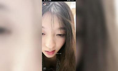 最新《瘋狂抖音》外篇之《抖音擦邊3》顏值主播直播各顯神通 閃現 走光露點 刷邊PK (31)