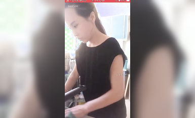 最新《瘋狂抖音》外篇之《抖音擦邊3》顏值主播直播各顯神通 閃現 走光露點 刷邊PK (178)