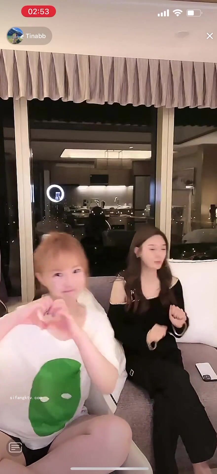 最新《瘋狂抖音》外篇之《抖音擦邊3》顏值主播直播各顯神通 閃現 走光露點 刷邊PK (19)