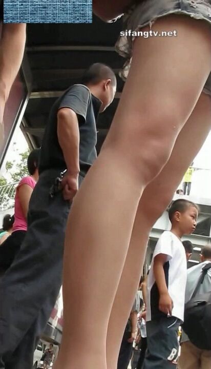 各種地方摸完女生翹臀或黑絲長腿就跑 各種尖叫聲 有的露臉 有的抄底 腎上腺素拉滿 太刺激 (16)