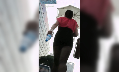 各種地方摸完女生翹臀或黑絲長腿就跑 各種尖叫聲 有的露臉 有的抄底 腎上腺素拉滿 太刺激 (17)