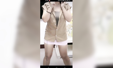 最新《瘋狂抖音》外篇之《抖音擦邊3》顏值主播直播各顯神通 閃現 走光露點 刷邊PK (113)