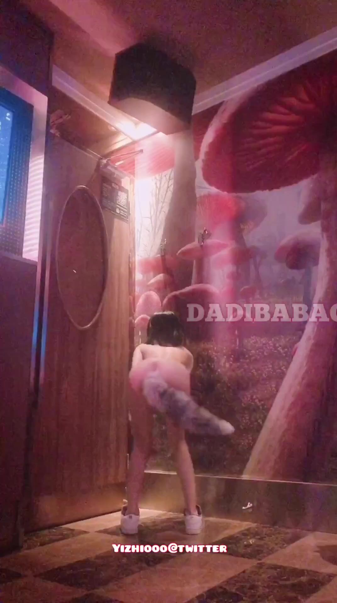 抖音80W粉絲推特網紅超萌蘿莉反差婊一隻喔私拍視圖大量流出人前露出3P喝尿野戰騷中極品 (78)