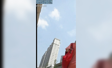 各種地方摸完女生翹臀或黑絲長腿就跑 各種尖叫聲 有的露臉 有的抄底 腎上腺素拉滿 太刺激 (10)