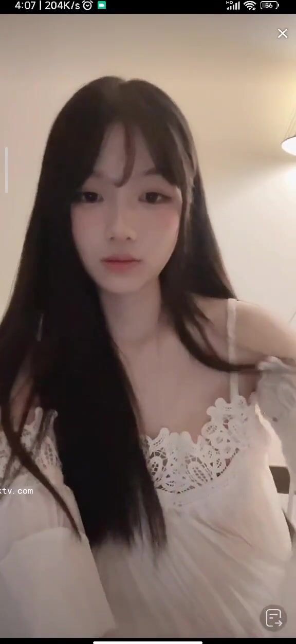 最新《瘋狂抖音》外篇之《抖音擦邊3》顏值主播直播各顯神通 閃現 走光露點 刷邊PK (220)