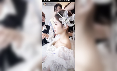 最新《瘋狂抖音》外篇之《抖音擦邊3》顏值主播直播各顯神通 閃現 走光露點 刷邊PK (161)