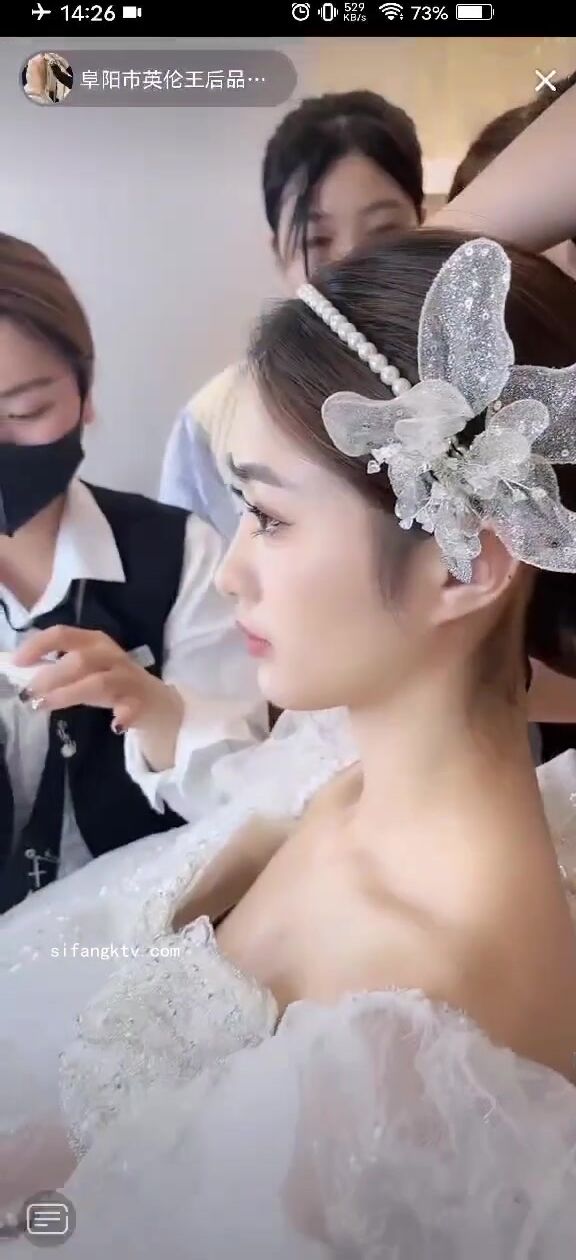 最新《瘋狂抖音》外篇之《抖音擦邊3》顏值主播直播各顯神通 閃現 走光露點 刷邊PK (161)