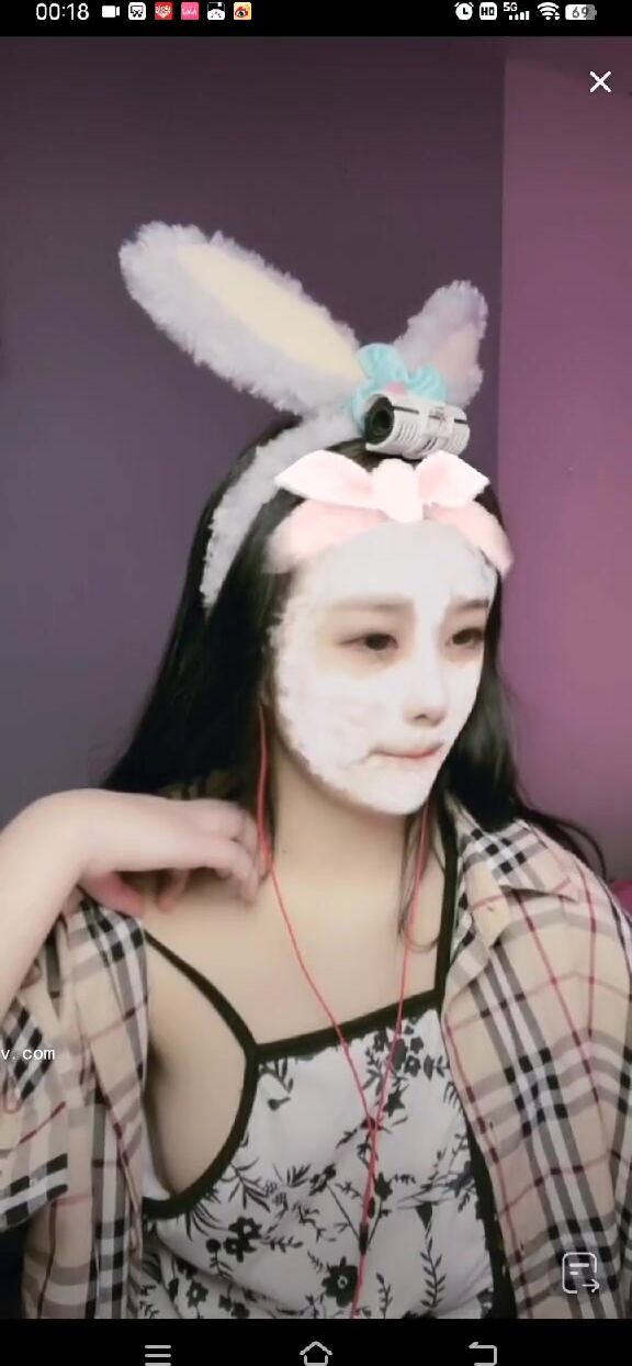 最新《瘋狂抖音》外篇之《抖音擦邊3》顏值主播直播各顯神通 閃現 走光露點 刷邊PK (226)