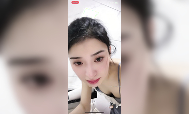 最新《瘋狂抖音》外篇之《抖音擦邊3》顏值主播直播各顯神通 閃現 走光露點 刷邊PK (58)