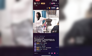 最新《瘋狂抖音》外篇之《抖音擦邊3》顏值主播直播各顯神通 閃現 走光露點 刷邊PK (107)