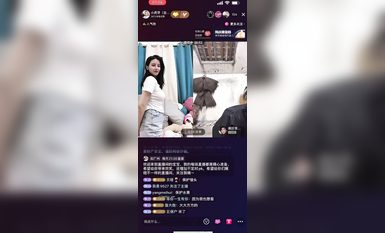 最新《瘋狂抖音》外篇之《抖音擦邊3》顏值主播直播各顯神通 閃現 走光露點 刷邊PK (107)