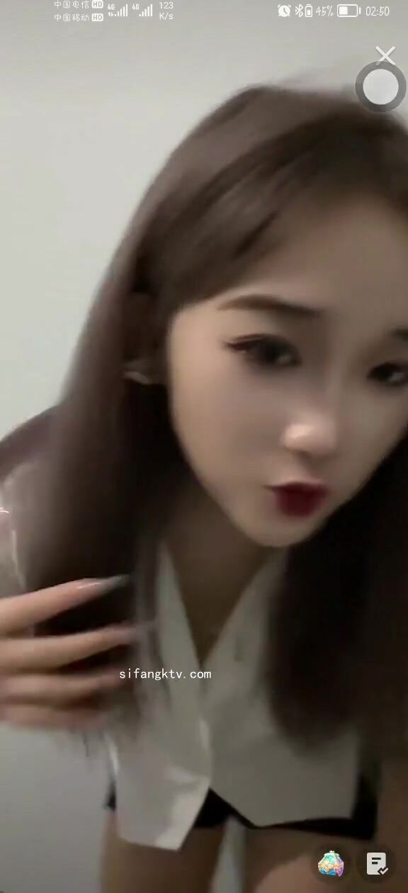 最新《瘋狂抖音》外篇之《抖音擦邊3》顏值主播直播各顯神通 閃現 走光露點 刷邊PK (121)