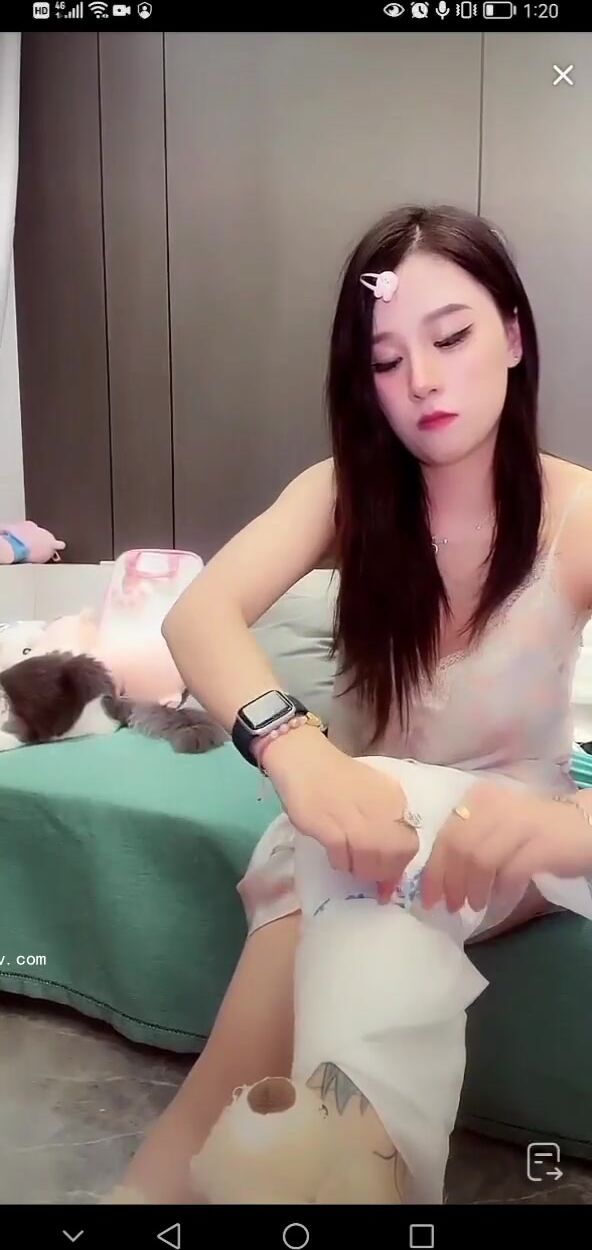 最新《瘋狂抖音》外篇之《抖音擦邊3》顏值主播直播各顯神通 閃現 走光露點 刷邊PK (152)