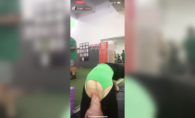 最新《瘋狂抖音》外篇之《抖音擦邊3》顏值主播直播各顯神通 閃現 走光露點 刷邊PK (138)