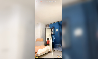 最新《瘋狂抖音》外篇之《抖音擦邊3》顏值主播直播各顯神通 閃現 走光露點 刷邊PK (82)