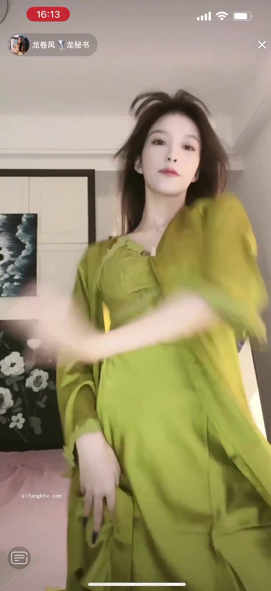 最新《瘋狂抖音》外篇之《抖音擦邊3》顏值主播直播各顯神通 閃現 走光露點 刷邊PK (51)