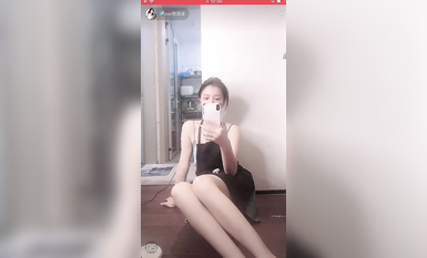 最新《瘋狂抖音》外篇之《抖音擦邊3》顏值主播直播各顯神通 閃現 走光露點 刷邊PK (28)