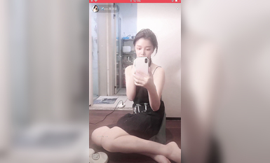 最新《瘋狂抖音》外篇之《抖音擦邊3》顏值主播直播各顯神通 閃現 走光露點 刷邊PK (28)