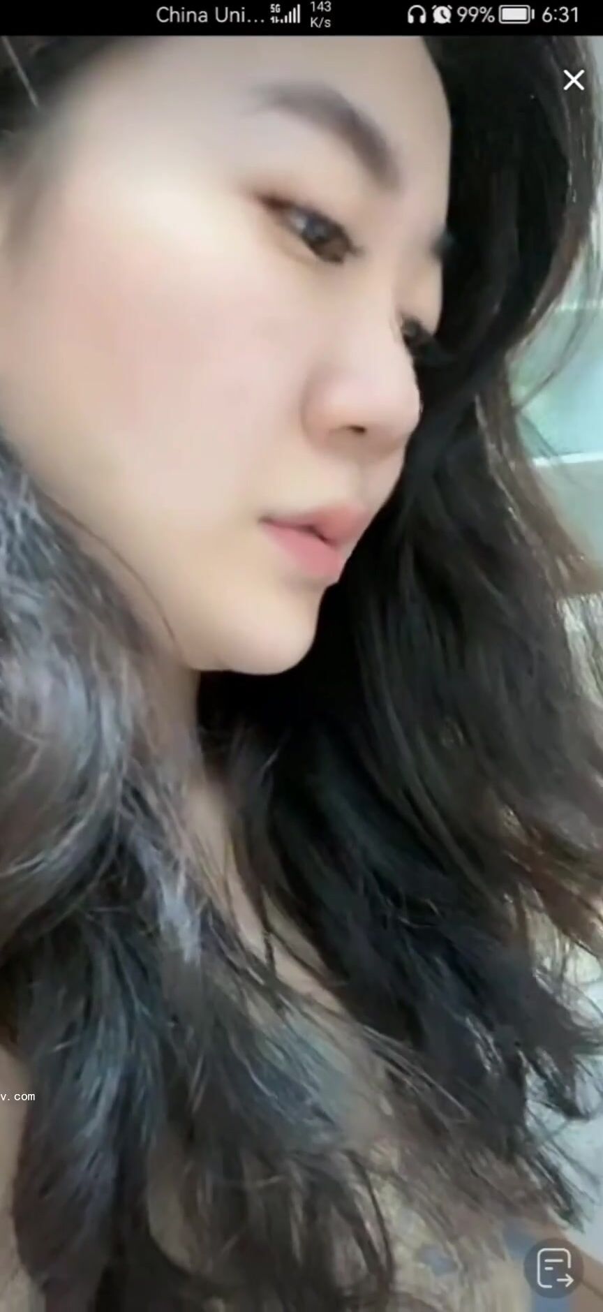 最新《瘋狂抖音》外篇之《抖音擦邊3》顏值主播直播各顯神通 閃現 走光露點 刷邊PK (37)