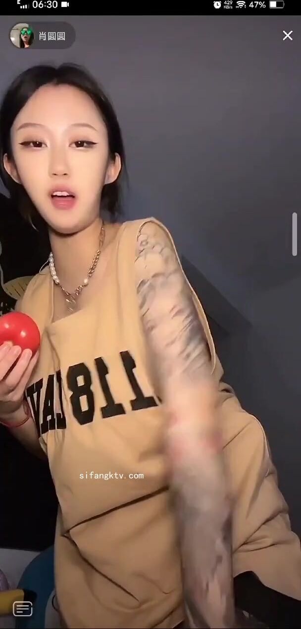 最新《瘋狂抖音》外篇之《抖音擦邊3》顏值主播直播各顯神通 閃現 走光露點 刷邊PK (207)